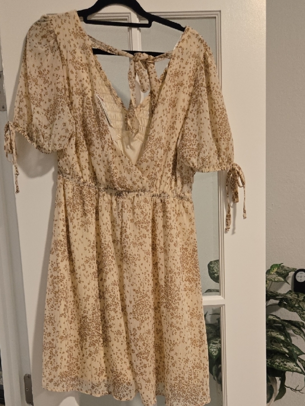NWT Sienna Sky Cream Floral Smocked V-Neck Midi Dress - Picture 8 of 9